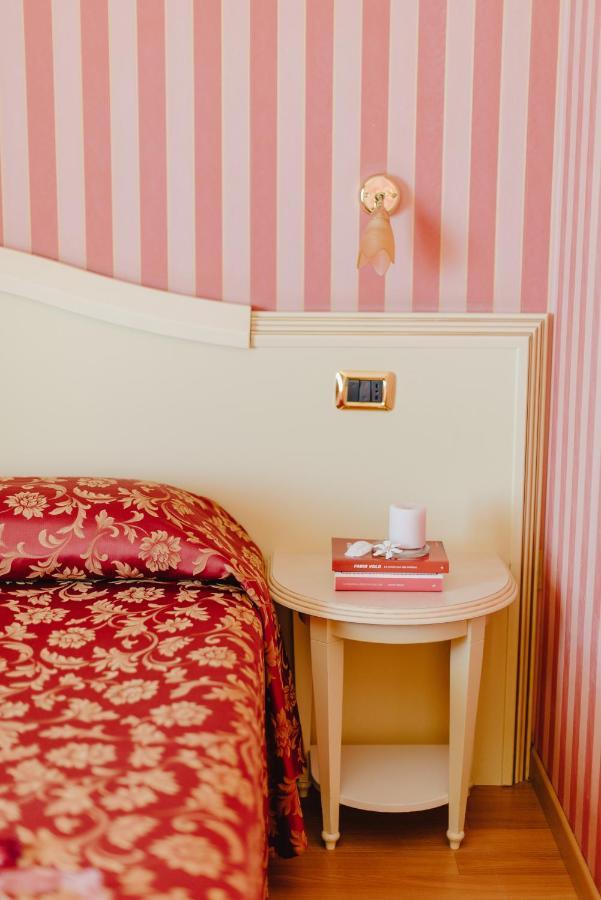 Hotel Liberty ロゼート・デッリ・アブルッツィ エクステリア 写真